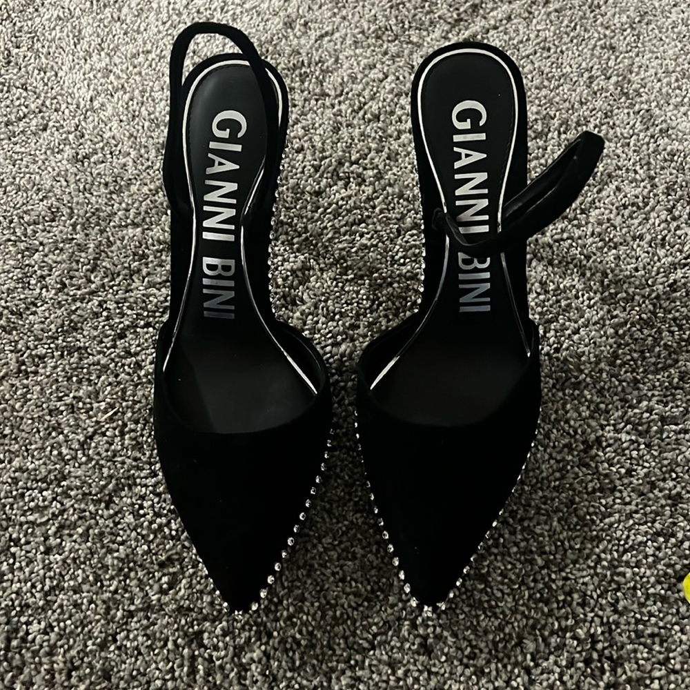 Gianni Bini black slingback heels